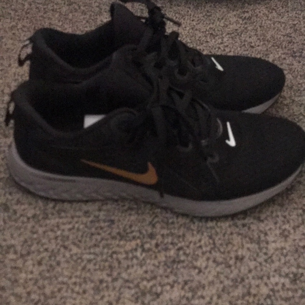Nike Legend React Sneakers